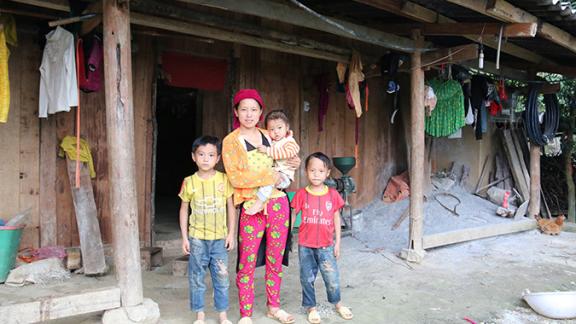 Dia with her children in Vietnam