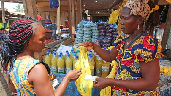 In the Central African Republic, vouchers can be exchanged at different shops and market stalls